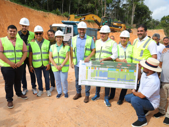 Governador Wilson Lima vistoria retomada das obras de modernização da AM-010 após período chuvoso