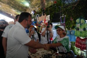 Imagem da notícia - Em Parintins, governador Wilson Lima prestigia trabalho de artesãos amazonenses durante visita a estandes