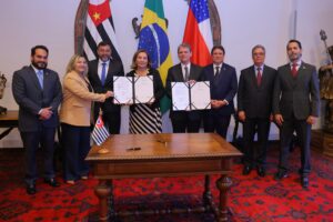Imagem da notícia - Governadores Wilson Lima e Tarcísio de Freitas firmam convênio para realização de 2,5 mil exames de DNA no Amazonas
