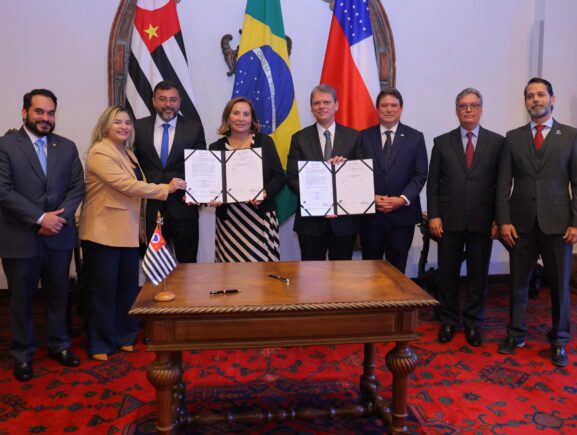 Governadores Wilson Lima e Tarcísio de Freitas firmam convênio para realização de 2,5 mil exames de DNA no Amazonas