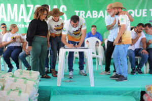 Imagem da notícia - Em Nhamundá, governador Wilson Lima fortalece setor primário e amplia ações social