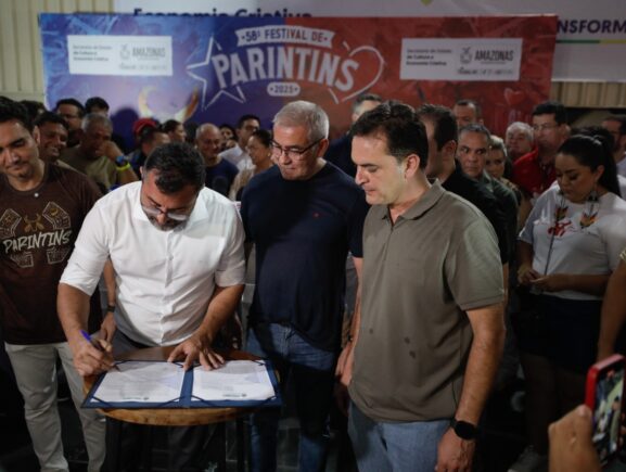 Governador Wilson Lima assina contrato para elaboração do projeto de modernização do Bumbódromo de Parintins