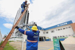 Imagem da notícia - Ilumina+ Amazonas avança na modernização do sistema de iluminação de 23 unidades policiais, em Manaus