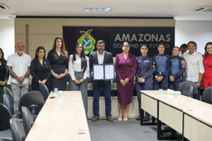 Imagem da notícia - Governador Wilson Lima sanciona lei que autoriza uso de armas de choque por mulheres no Amazonas