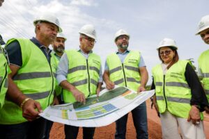 Imagem da notícia - Em Novo Airão, governador Wilson Lima vistoria obras da AM-352 e destaca investimentos de R$ 257 milhões para infraestrutura do município