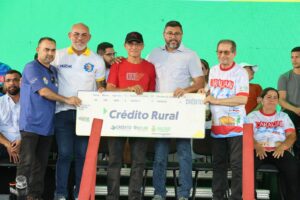 Imagem da notícia - Governador Wilson Lima investe mais de R$ 3,2 milhões no setor primário e beneficia famílias de Carauari com entregas sociais