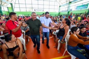 Imagem da notícia - Governador Wilson Lima assina convênio para recuperação viária e inaugura iluminação pública em Canutama