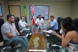 Imagem da notícia - Governador Wilson Lima assina ordem de serviço para obras de pavimentação em Barreirinha