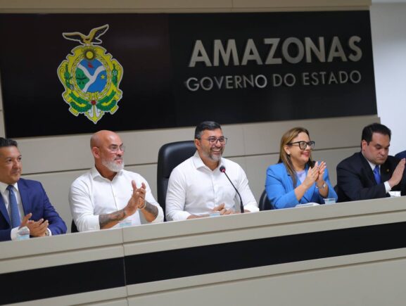 Governador Wilson Lima anuncia pagamento do Fundeb para 32 mil servidores da rede estadual de Educação