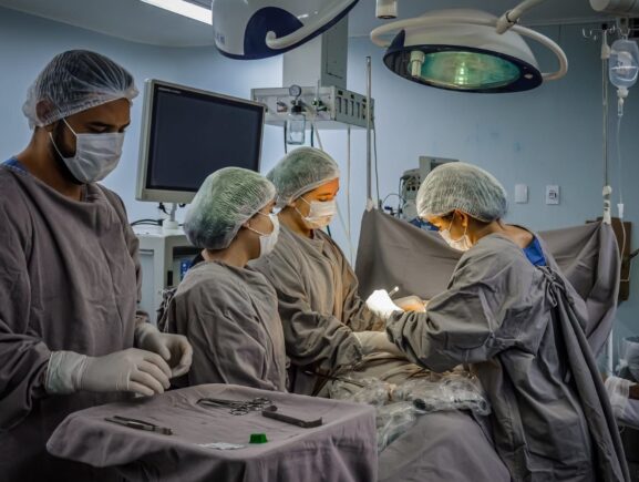 Hospital Adriano Jorge realizou 9,7 mil cirurgias e 64 mil consultas, em 2025