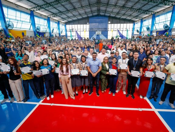 Governador Wilson Lima inicia ano letivo de 2026 destacando novas ferramentas digitais e conquistas de alunos da rede pública