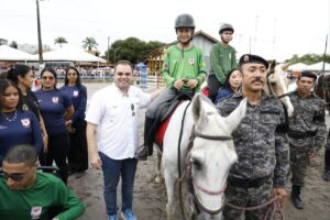 Durante celebração dos 189 anos da PMAM, governador interino Roberto Cidade destaca mais …