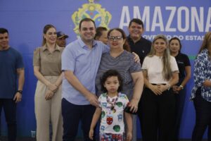 Governador interino Roberto Cidade acompanha entrega de 1,2 mil óculos e avança com mutir…