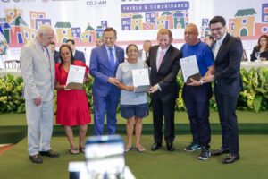 Imagem da notícia - Governo do Amazonas entrega títulos definitivos durante abertura da Semana Solo Seguro no Palácio Rio Negro