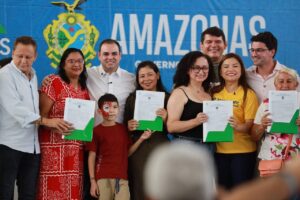 Governador Roberto Cidade entrega 800 títulos definitivos na zona norte e fortalece a pol…