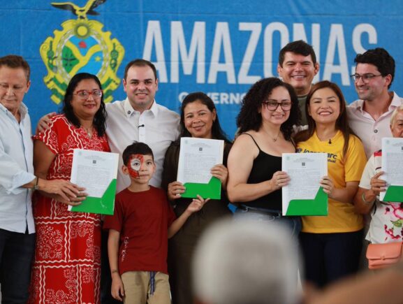 Governador Roberto Cidade entrega 800 títulos definitivos na zona norte e fortalece a pol…