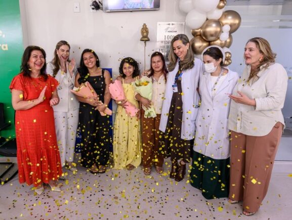 Com a presença da primeira-dama Thaisa Cidade, pacientes celebram vitória contra a leucem…