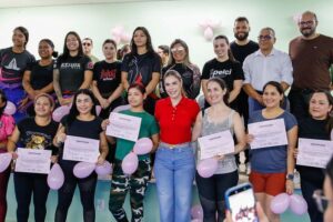 Imagem da notícia - Primeira-dama Thaisa Cidade participa da entrega de certificação para alunas de curso de defesa pessoal