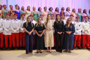 Durante baile 'Rosas de Maio', primeira-dama Thaisa Cidade destaca a importância do traba…
