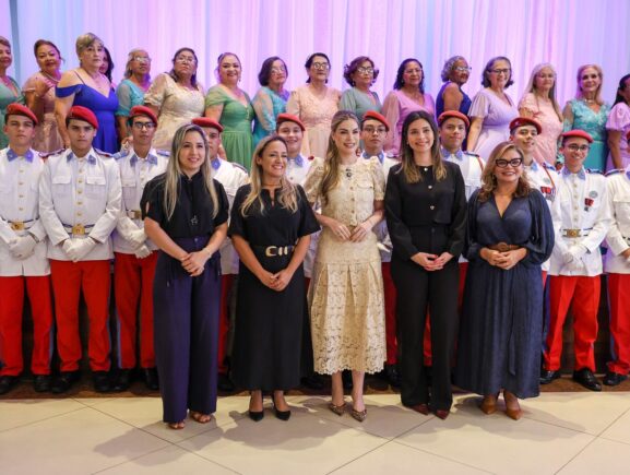 Durante baile 'Rosas de Maio', primeira-dama Thaisa Cidade destaca a importância do traba…