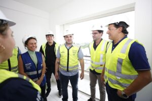 Governador Roberto Cidade vistoria avanço das obras do Residencial Novo Aleixo, na zona n…