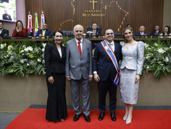 Durante posse, governador Roberto Cidade destaca compromisso com resultados e elenca prio…