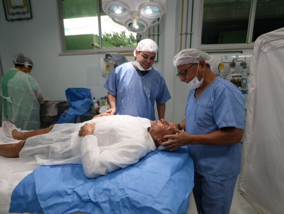 Governador Roberto Cidade acompanha ações do programa Opera + Amazonas na Fundação Hospit…