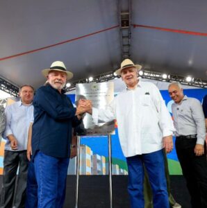 Vice-governador Serafim Corrêa acompanha entrega de moradias durante visita do presidente…
