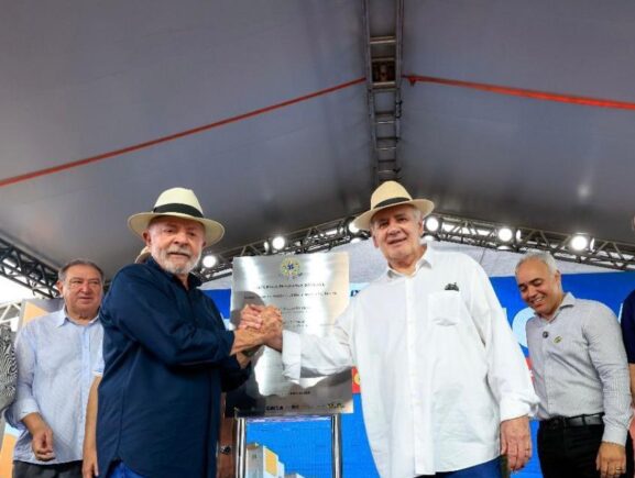 Vice-governador Serafim Corrêa acompanha entrega de moradias durante visita do presidente…