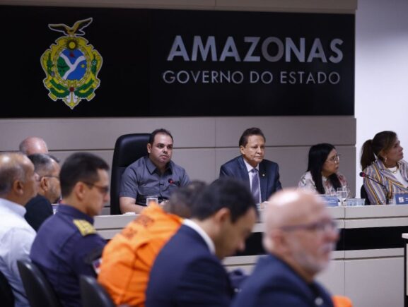 Governador Roberto Cidade coordena reunião do Comitê Permanente de Enfrentamento a Evento…