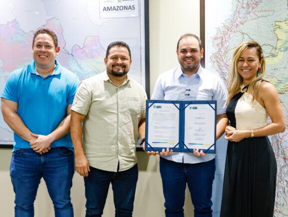 Governador Roberto Cidade assina ordens de serviço para obras de pavimentação em Nova Oli…